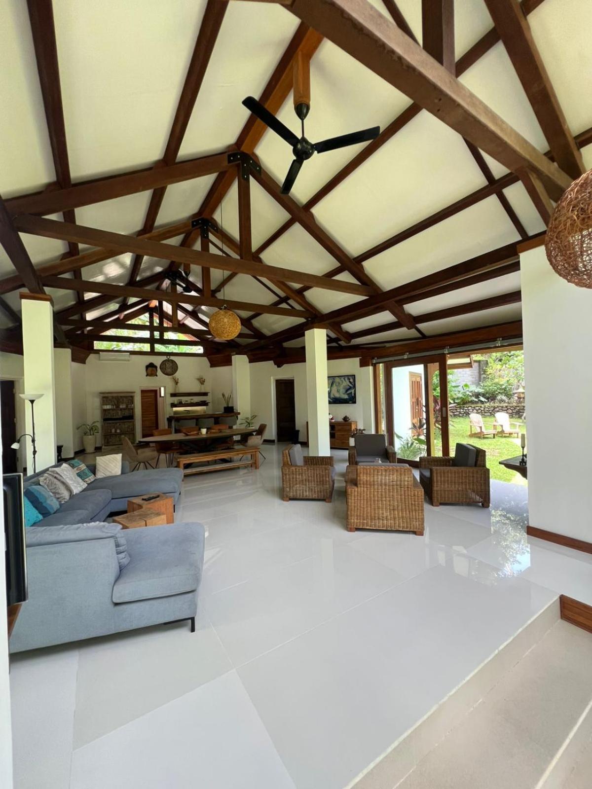 Lendang Luar Villa Senggigi Buitenkant foto